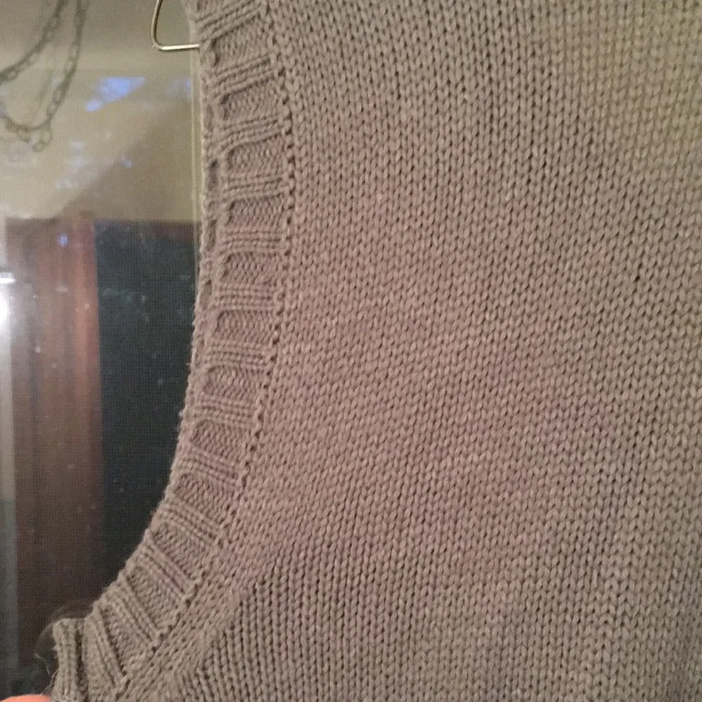 EUC Xhilaration faux fur vest, gray color, women size - Picture 11 of 14